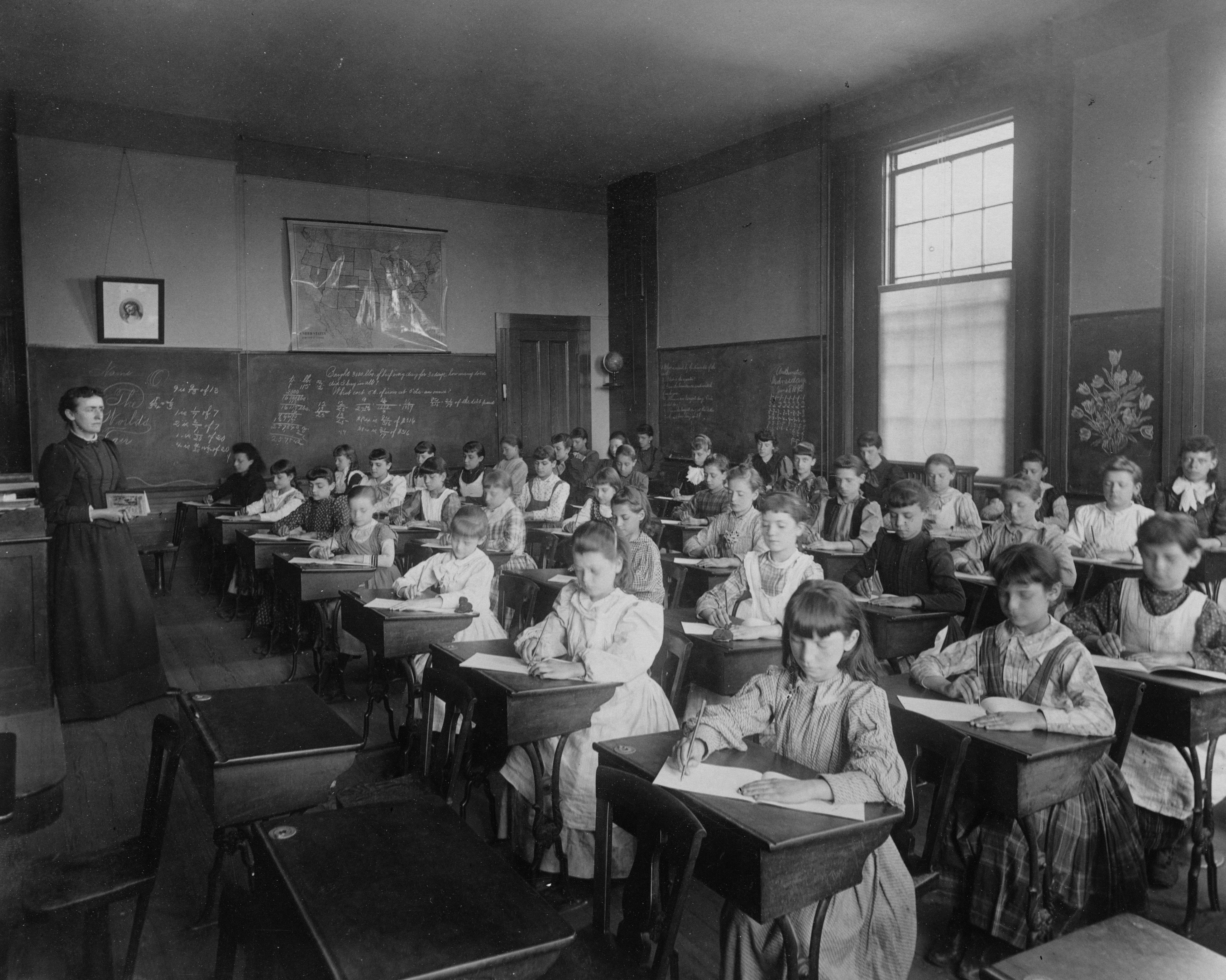 Old black and white photo of a classroom